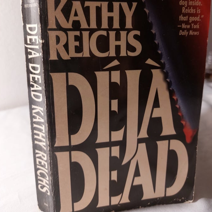 DÉJÀ DEAD-Kathy Reichs