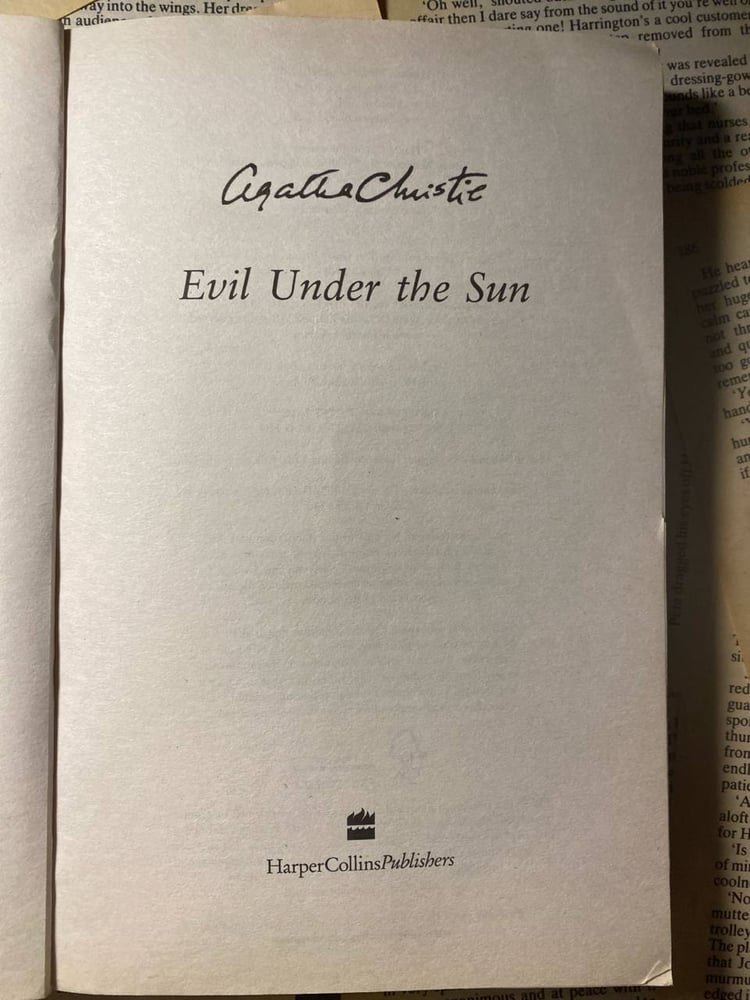 Evil under the sun - Agatha Christie (P15)