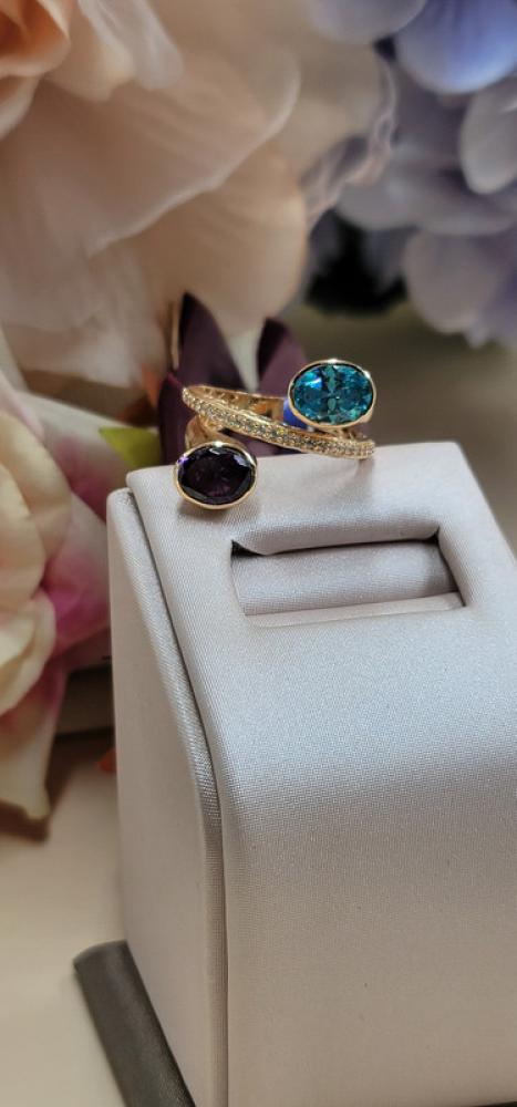 Gold ring with two turquoise and purple stones, 18 karat