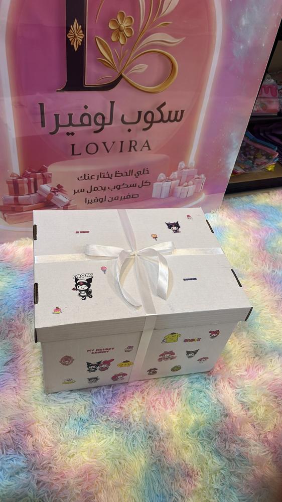 صندوق ابيض مناسب للهدايا