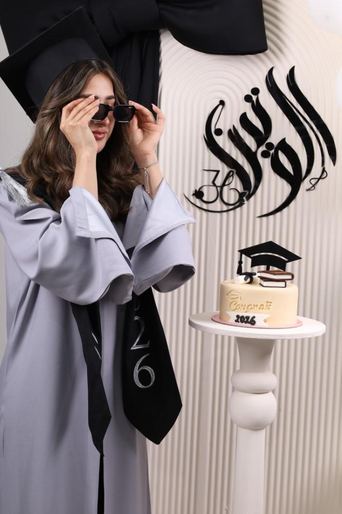 عباية تخرج رمادي واسود وفضي 2026
