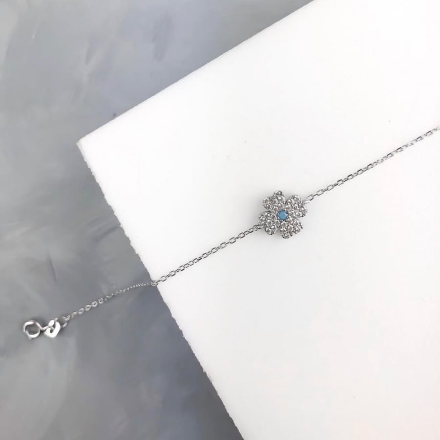 Silver bracelet adorned with zircon