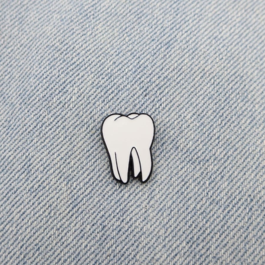 Brooch Sin