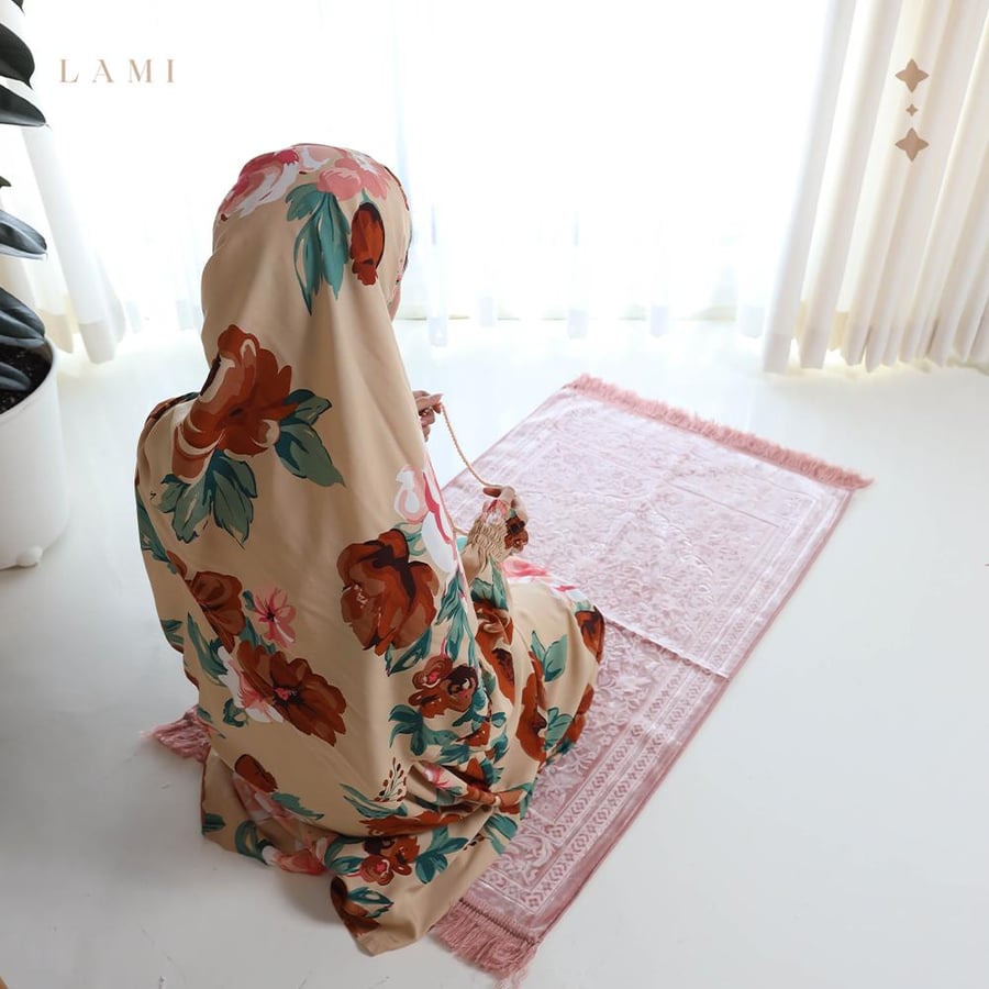طقم زهرة الندى بيج