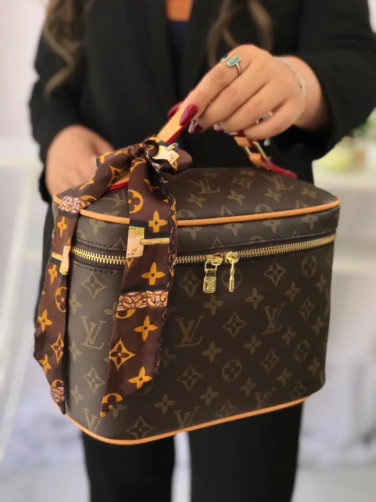 شنطة لويس فيتون مكياج