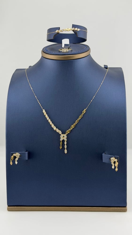 Gold set with diamond design 18 karat