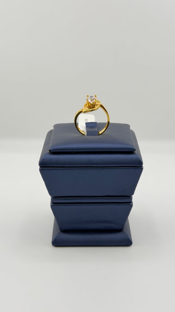 Gold ring with diamond design 21 karat