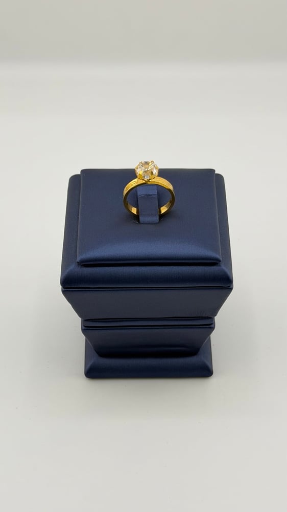 Gold ring with diamond design 21 karat