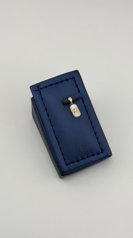 Rectangular pendant with shells