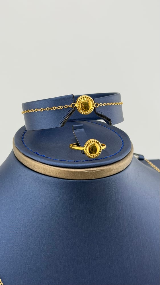 Gold set with fingerprint design, 21 karat