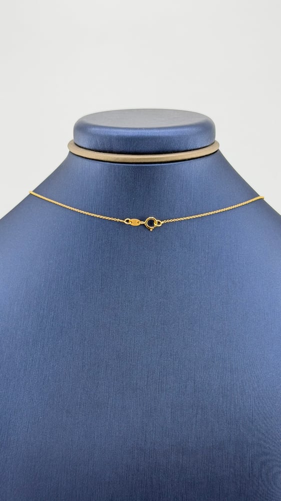 Gold necklace with rose design