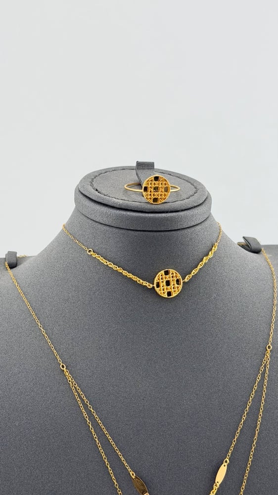 Gold set with circular design, two layers, 21 karat