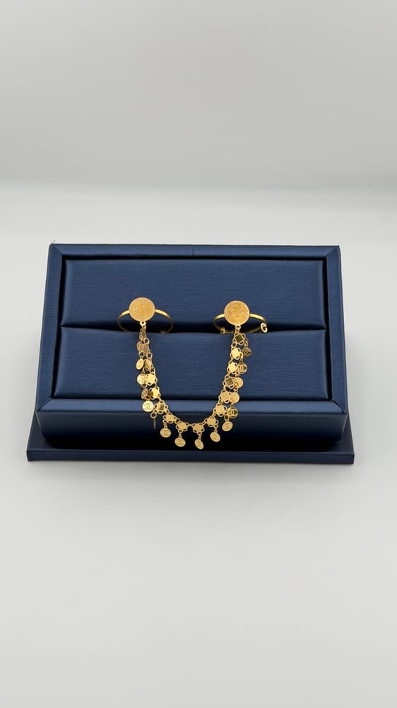 Ring and circular design, 21 karat