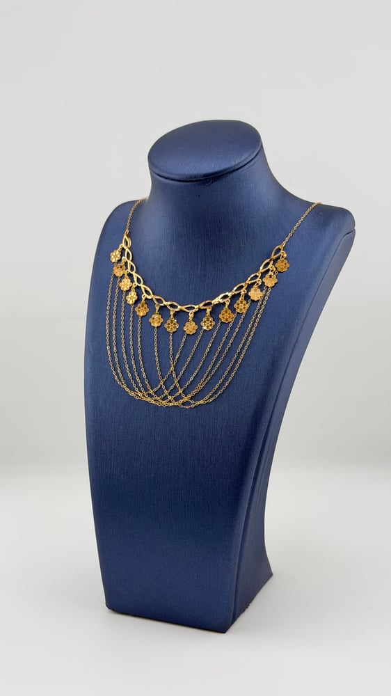A choking gold design with rose, 21 karat