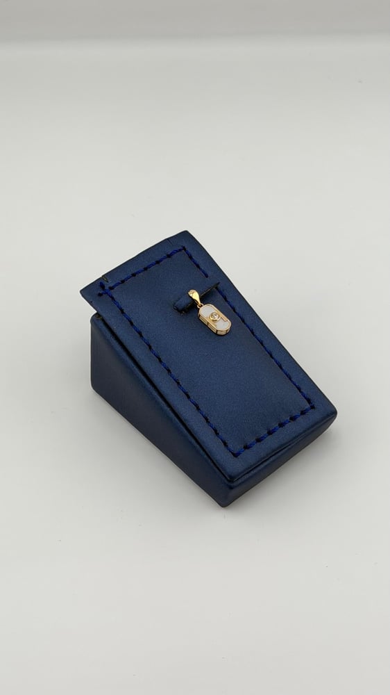 Rectangular pendant with shells