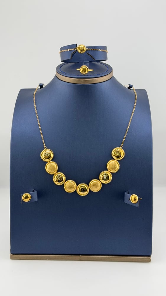 Gold set with fingerprint design, 21 karat