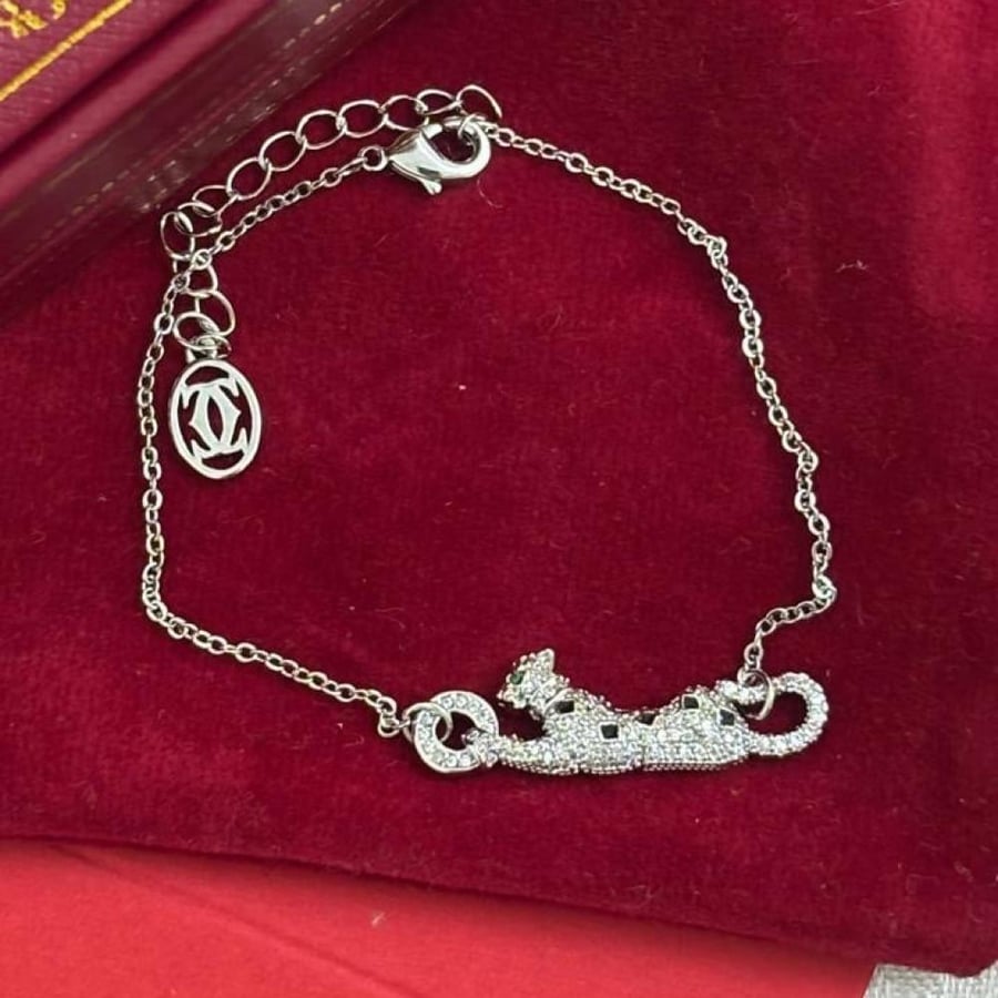 سوار كارتير فضي تايقر بفصوص
