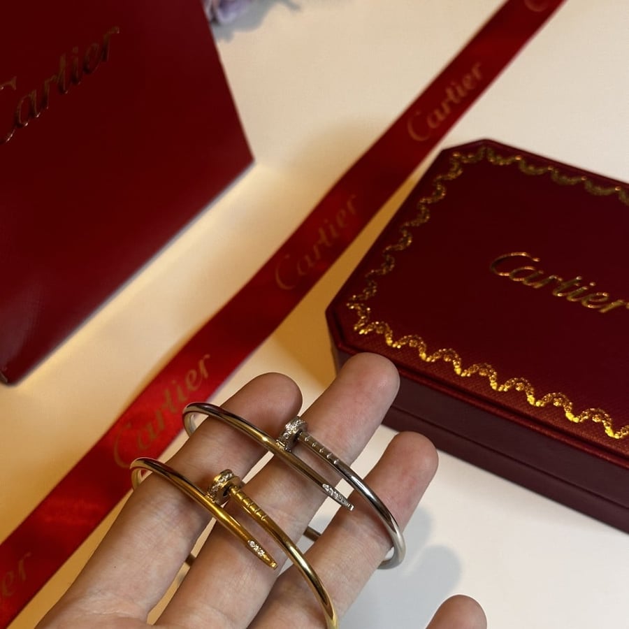 سوار كارتير مسمار النحيف مع الاحجار