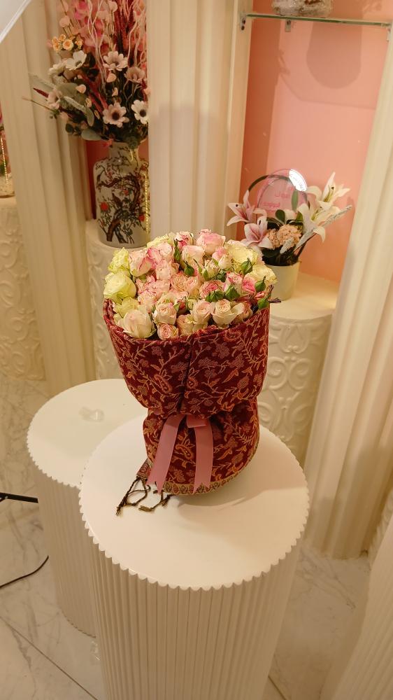 Cashmere shawl bouquet