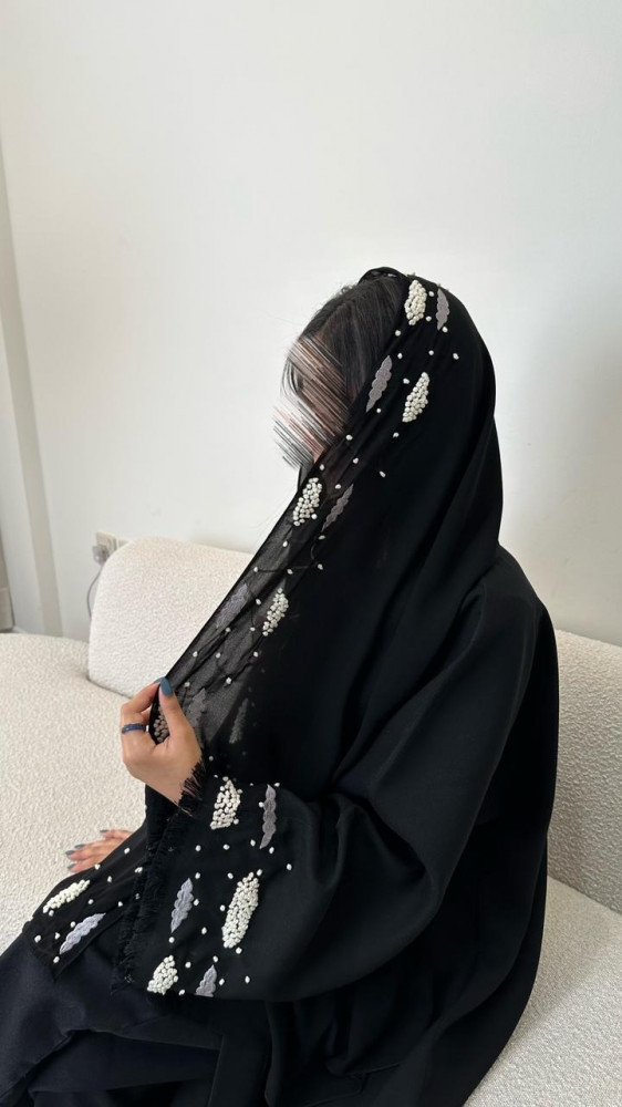 طرحه سوداء