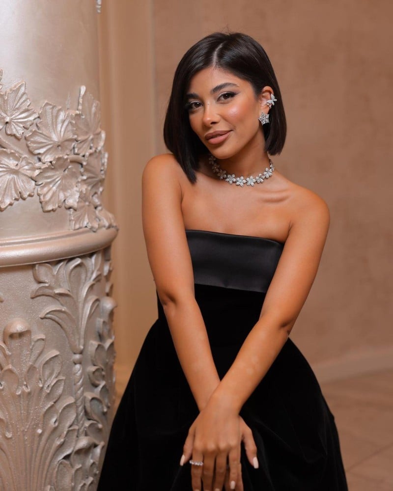 Evening dress, velvet top, in black color