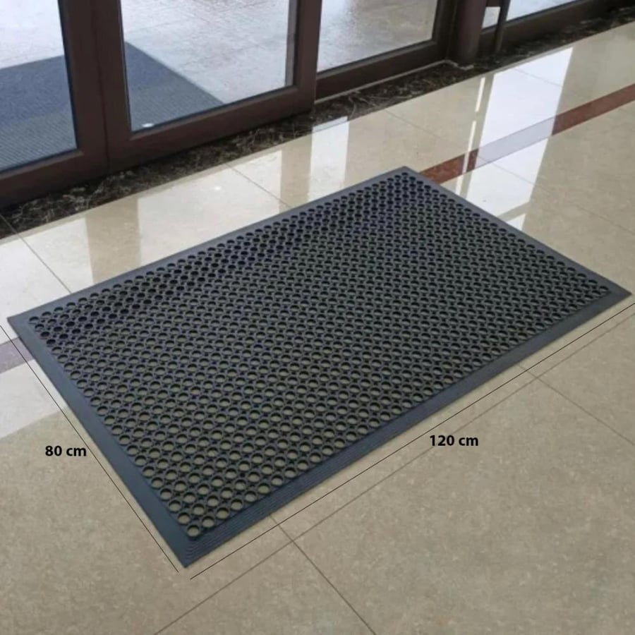 Black perforated rubber doormat 80 × 120 cm