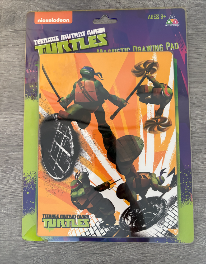 لوحة رسم سلاحف النينجا TMNT المغناطيسية اصلية من عام 2014 (تعاون MBC3 مع Nickelodeon)