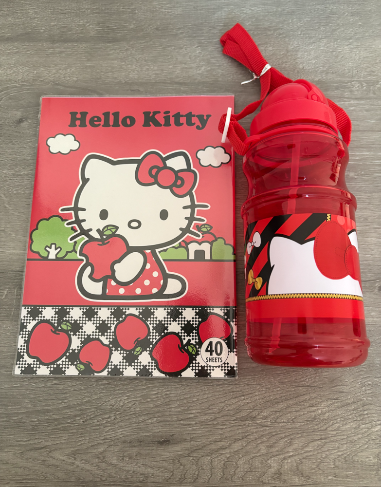 مجموعة هيلو كيتي Hello Kitty الحمراء الأصلية من عام 2014 & 2016 (دفتر عربي ٤٠ ورقة + مطارة بلاستيك بحبال)