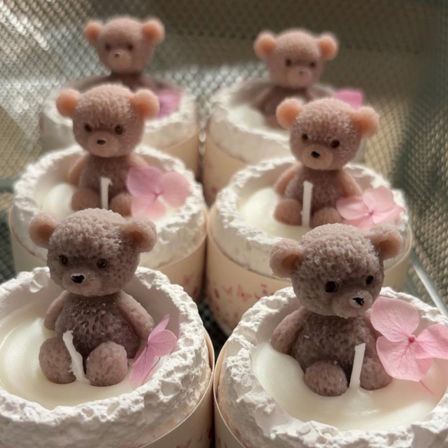 Bear candle with stone mold