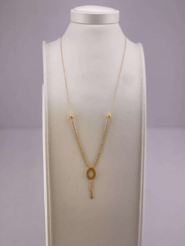 A gold necklace with an elegant and delicate design reflecting the beauty of details 21-karat gold