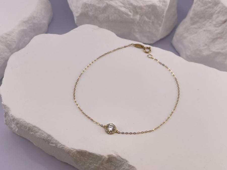 طقم بريق الأناقة – ذهب عيار 18 بفصوص لامعة