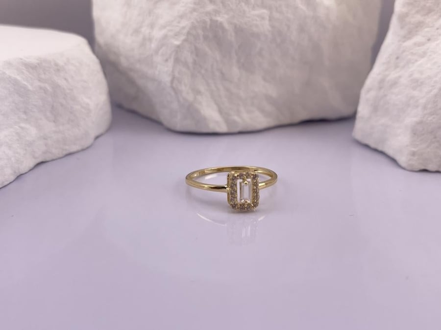 طقم ذهب عيار 18 بتصميم فاخر ومُلفت