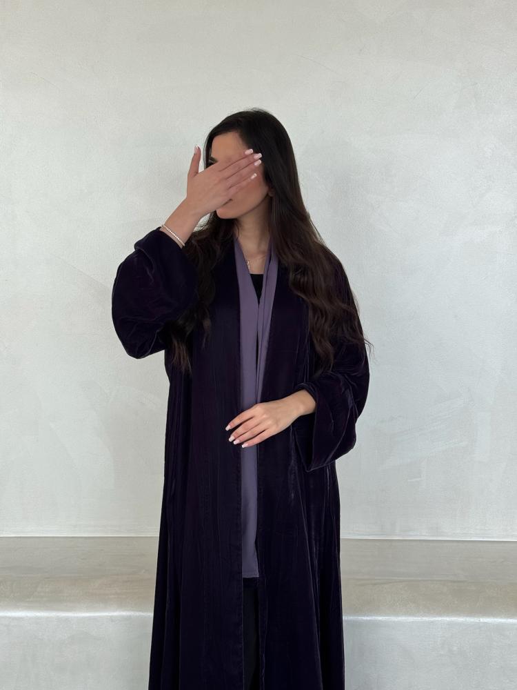 عباية شتوية مخمل بنفسجية | Velvet abaya in purple