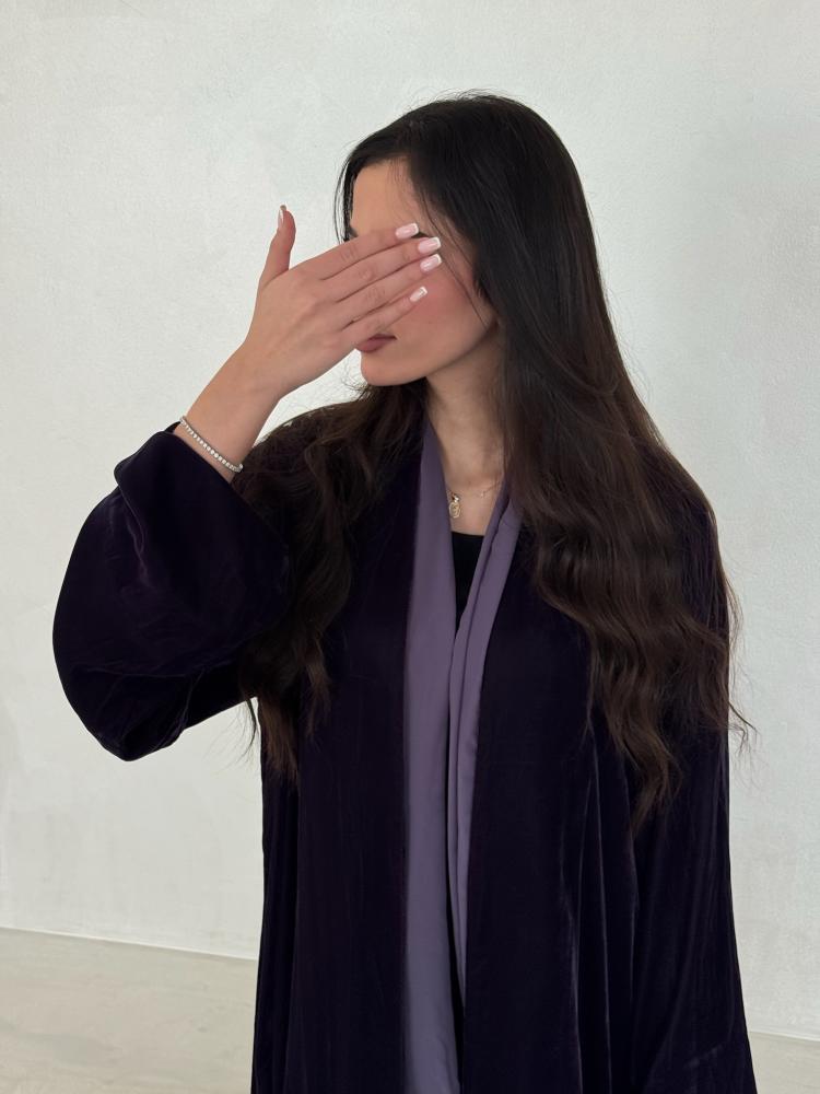 عباية شتوية مخمل بنفسجية | Velvet abaya in purple