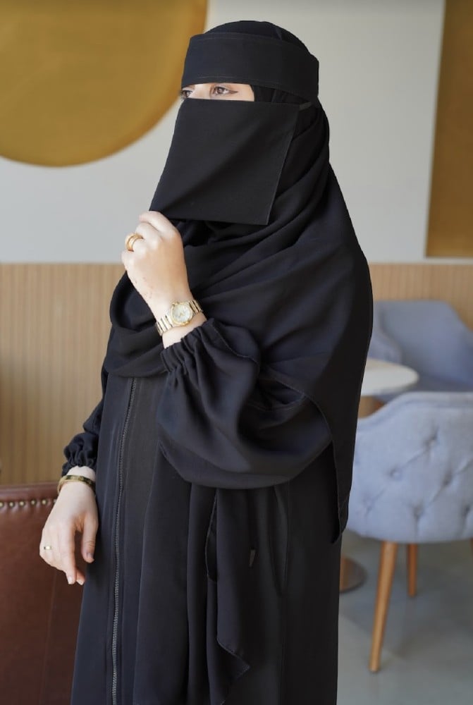 نقاب قصير مشبك