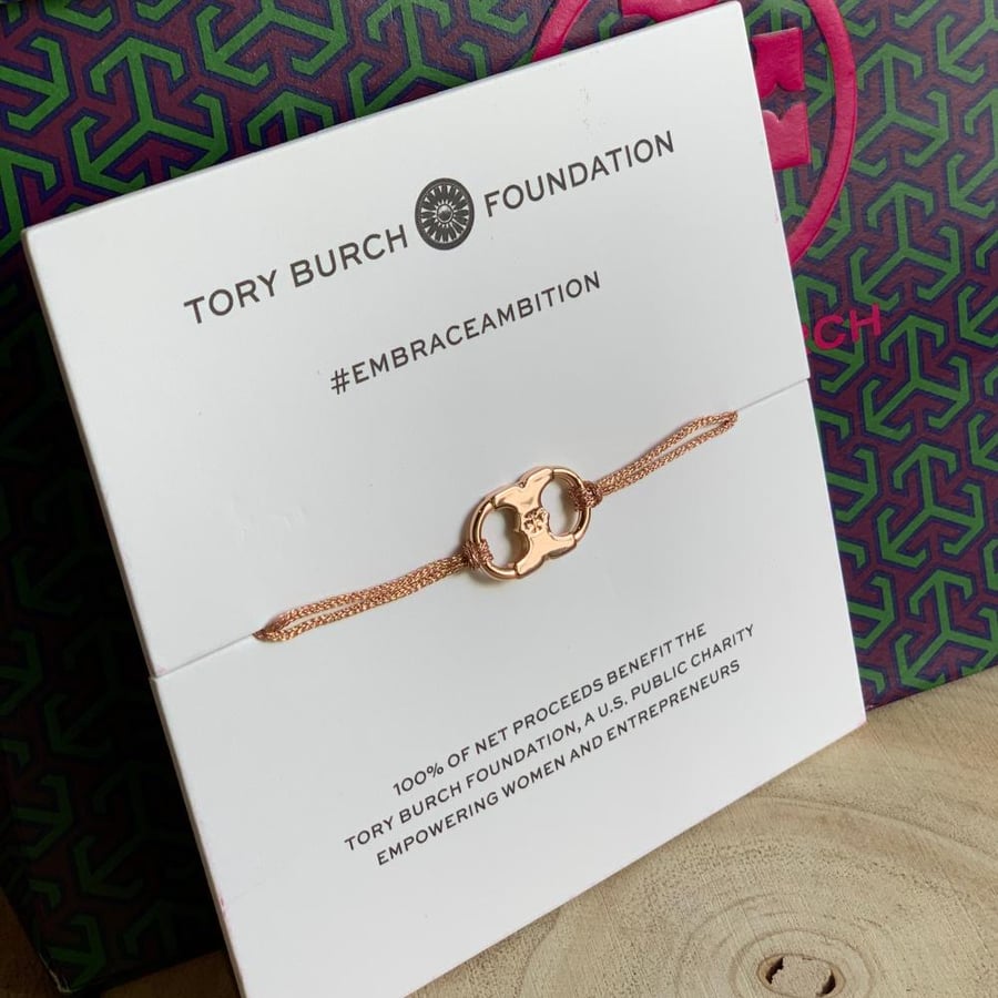 ‏Tory Burch | سوارة توري بورش خيط روز قولد