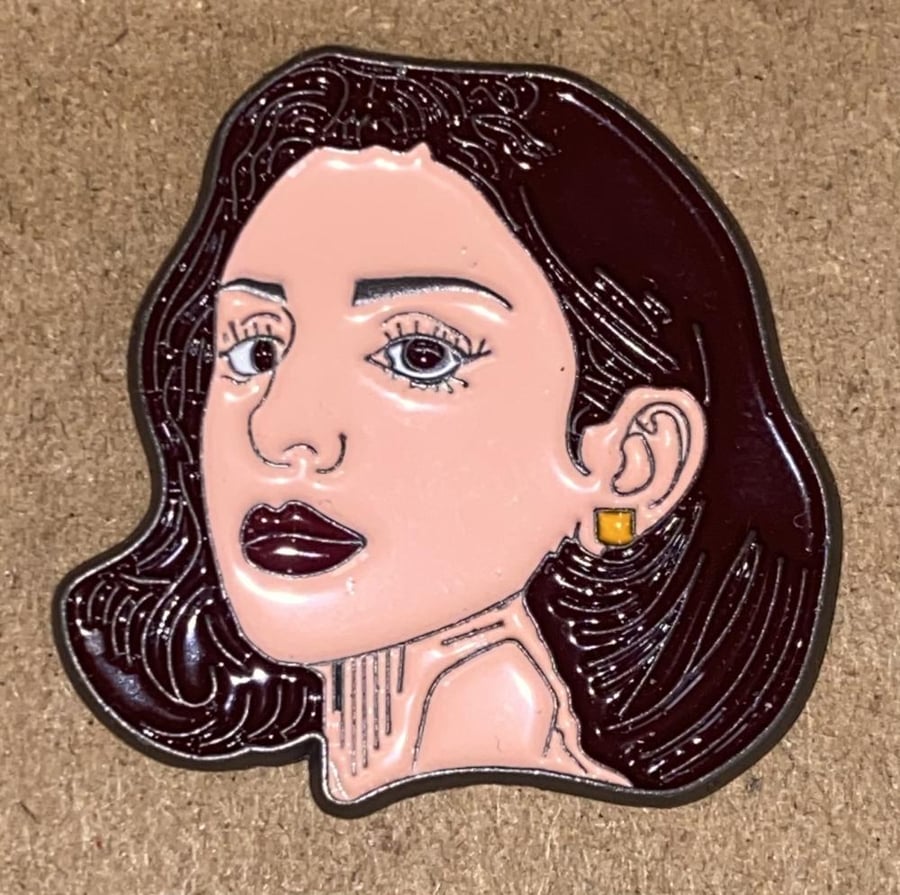 ملصق حديد الفنانه انغام