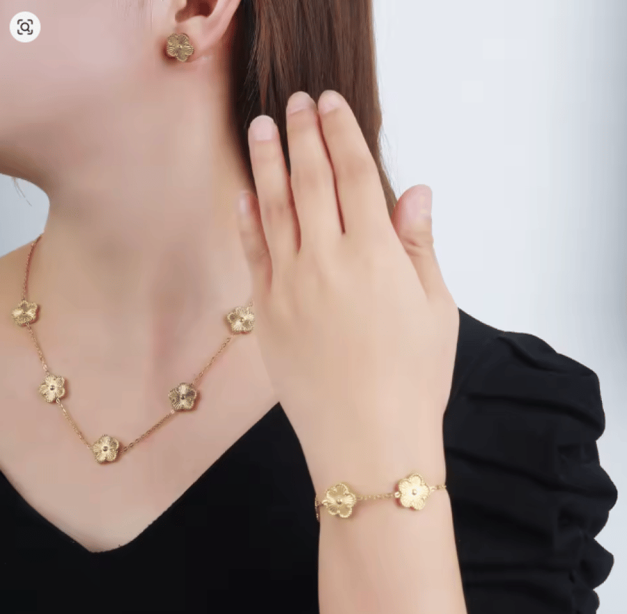 طقم اكسسوارات فان كليف اربع قطع