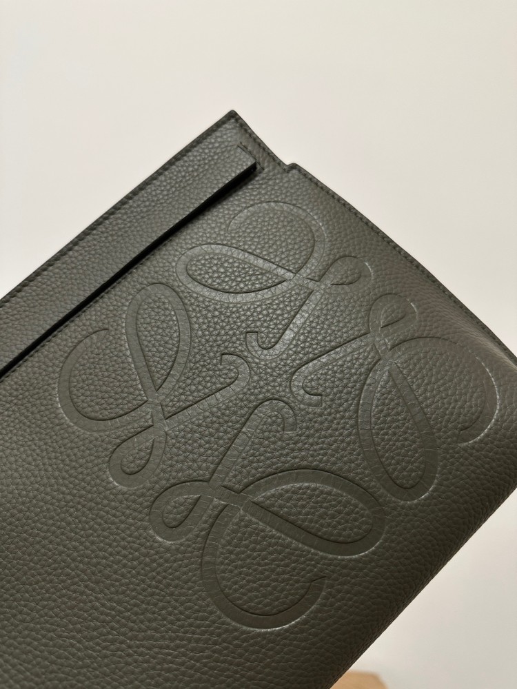 Loew -Pouch