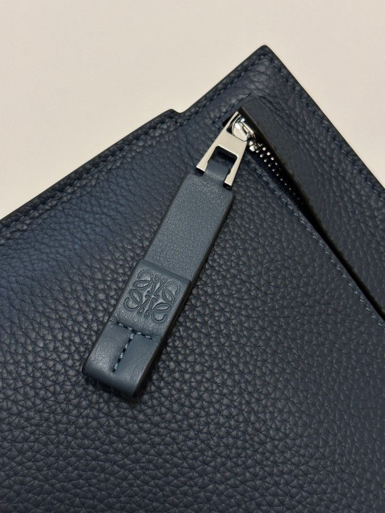 Loew -Pouch