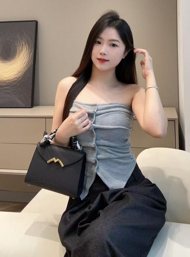 شنطة MOYNAT