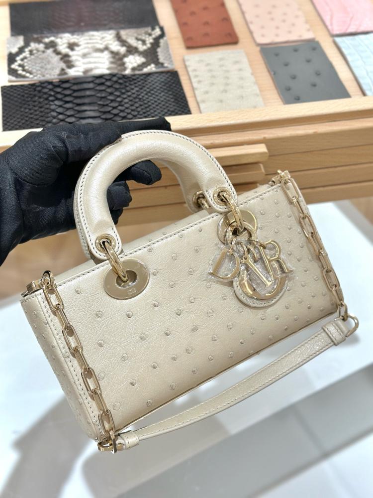 شنطة ديور Lady Ostrich Skin Dior Dior  مقاس 22cm