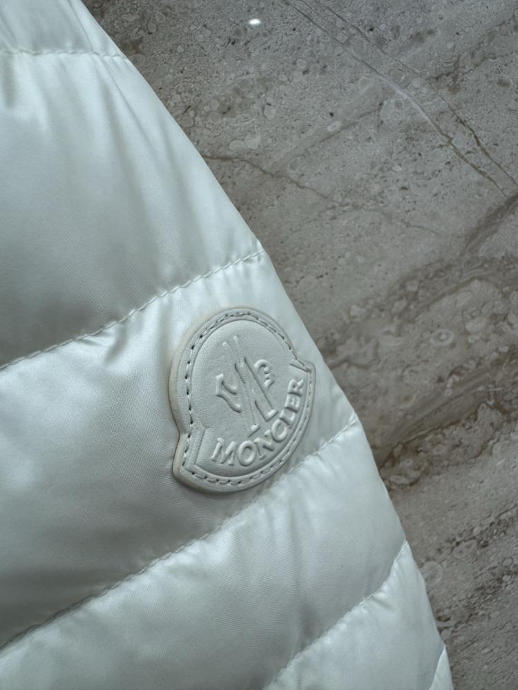جاكيت Moncler