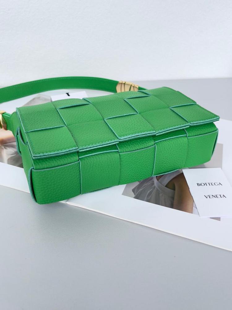 شنطة  بوتيغا Cassette مقاس 23cm