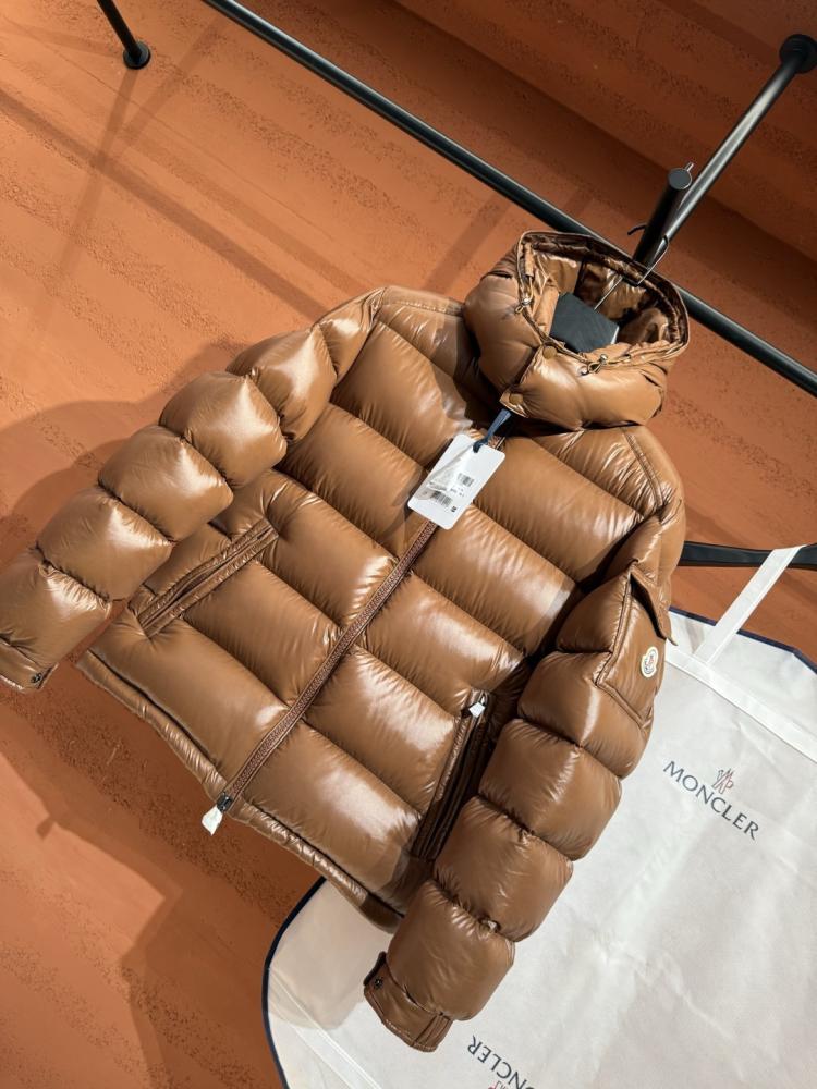 جاكيت Moncler