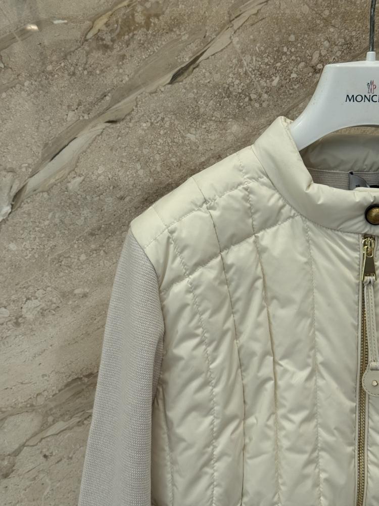 جاكيت Moncler