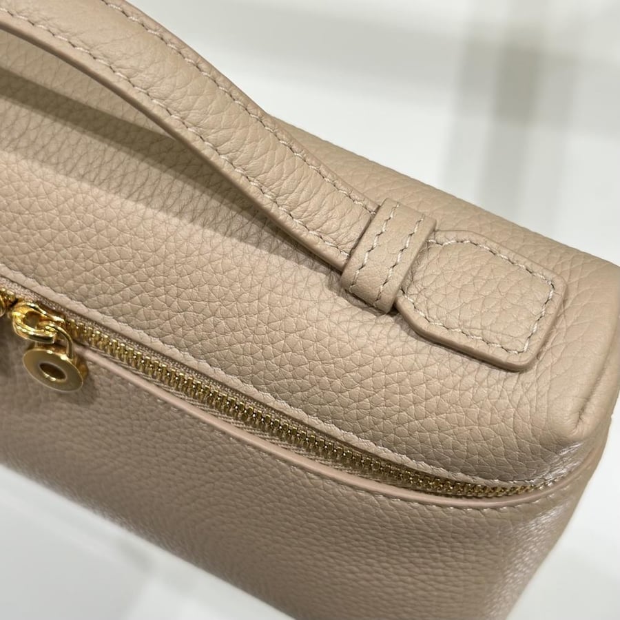 شنطة ميو ميو Lychee Grain MiuMiu مقاس 19 cm