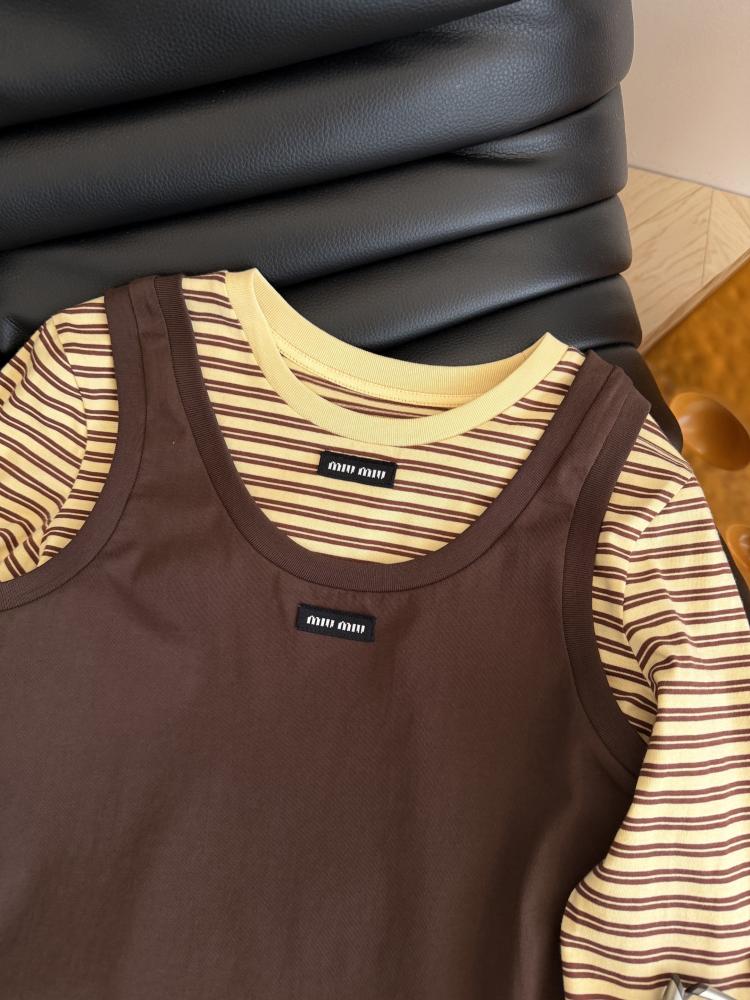طقم تيشيرت Miu Miu