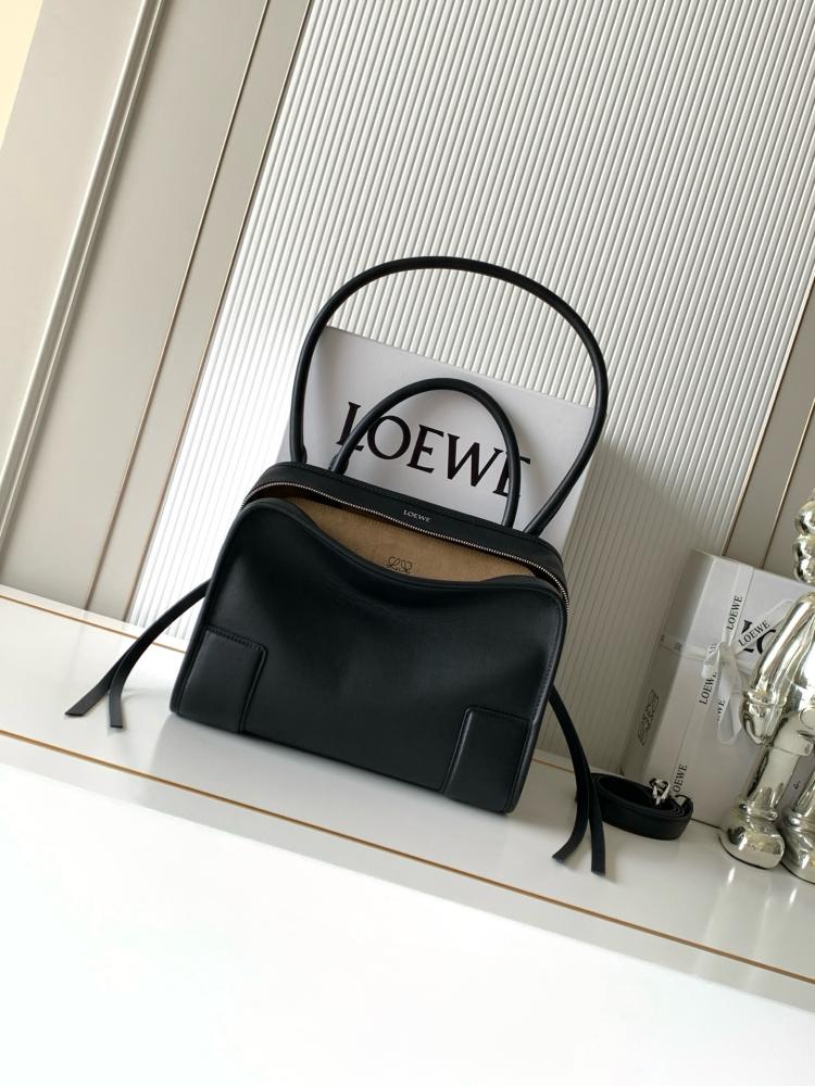 شنطة لويفي Amazona Loewe