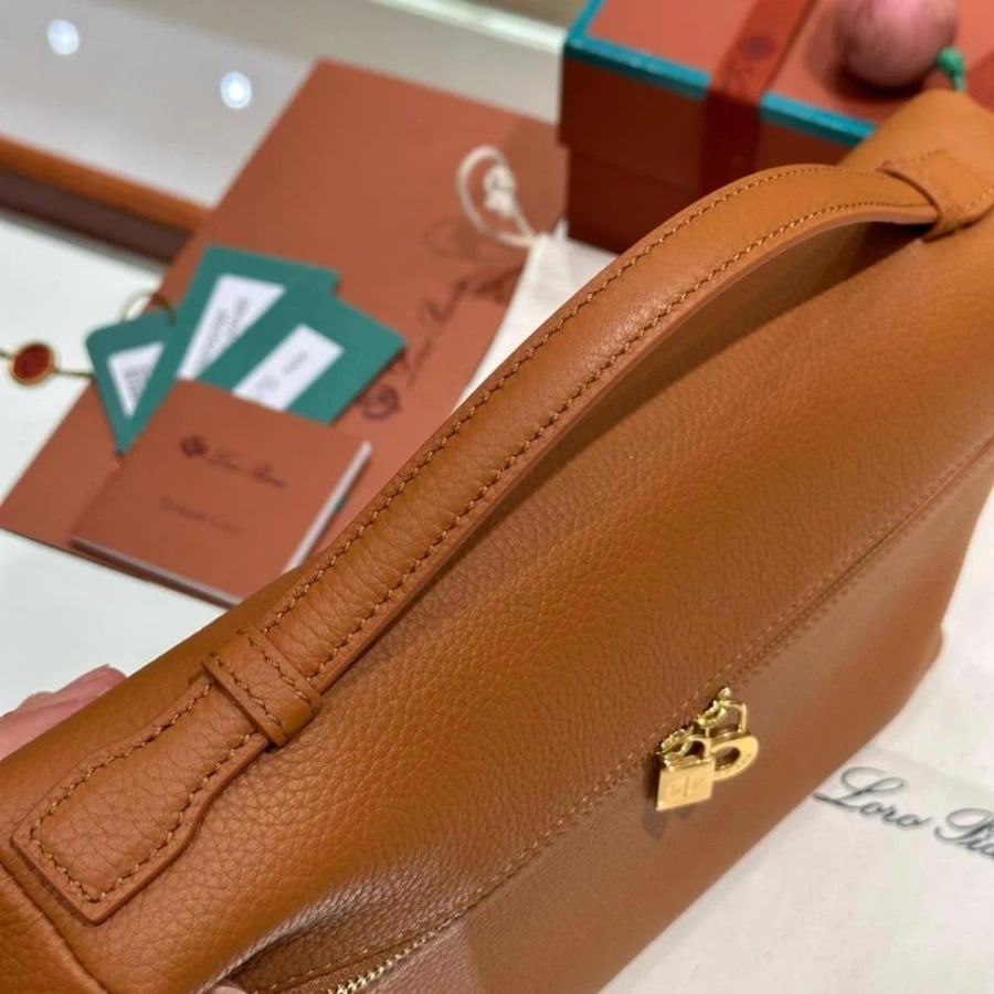 شنطة لورو بيانا  مقاس 27cm